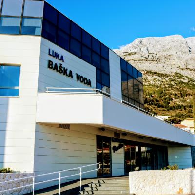 Zgrada Luke Baška Voda